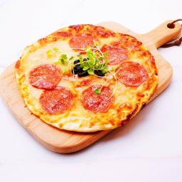 意大利芝士辣肉腸薄餅